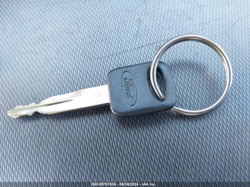 2005 Ford F-250 Lariat/Xl/Xlt VIN: 1FTSW21Y65EB50647 Lot: 39701836