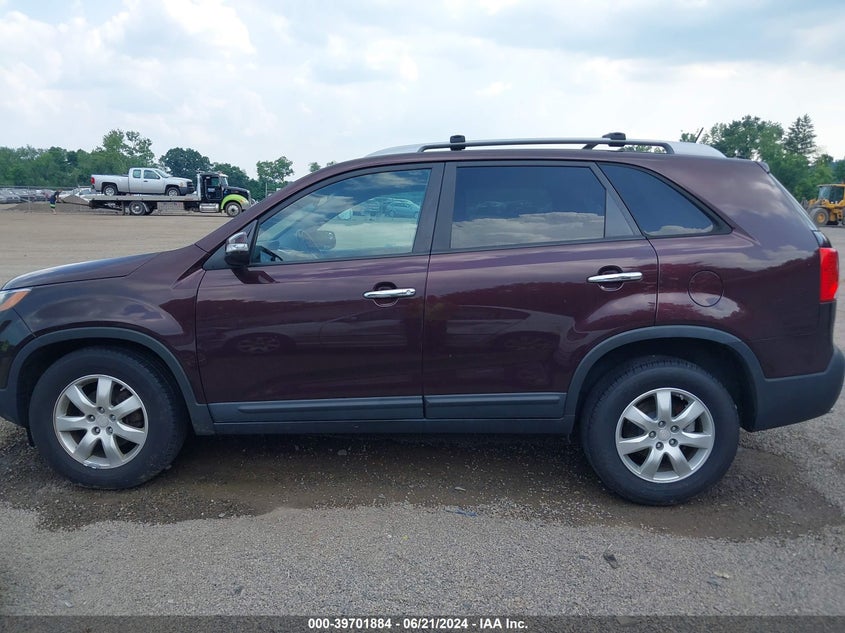2011 Kia Sorento Lx VIN: 5XYKT4A15BG175646 Lot: 39701884