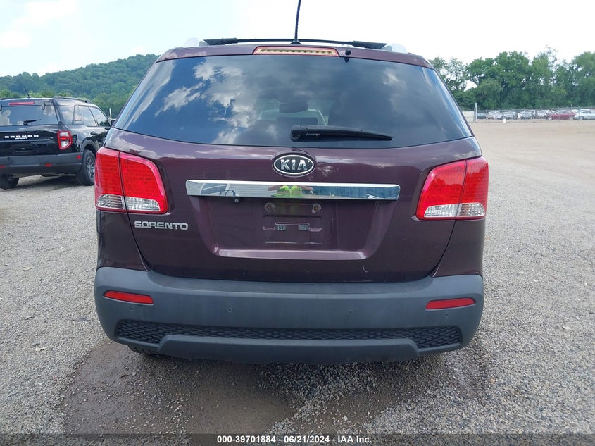 2011 Kia Sorento Lx VIN: 5XYKT4A15BG175646 Lot: 39701884