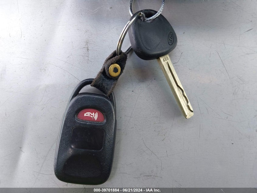 2011 Kia Sorento Lx VIN: 5XYKT4A15BG175646 Lot: 39701884