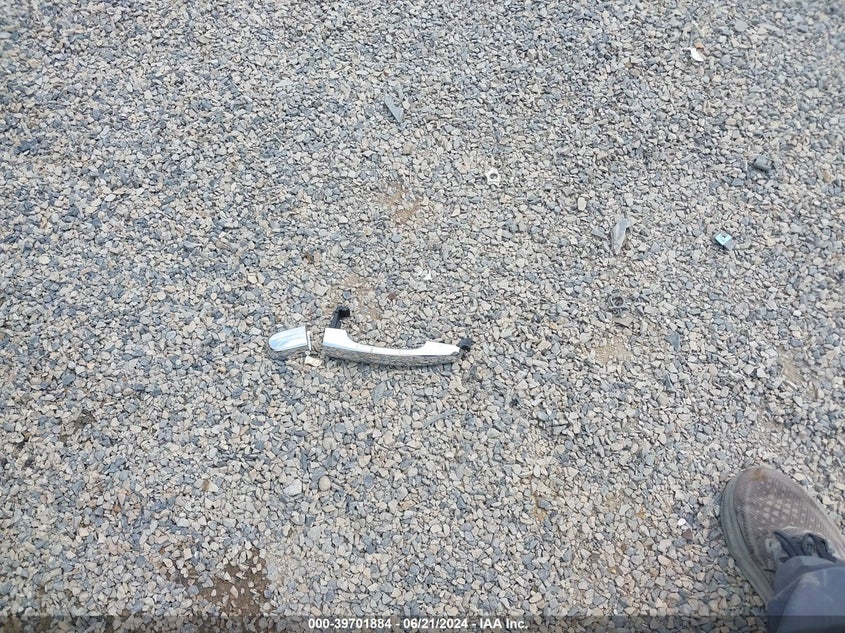 2011 Kia Sorento Lx VIN: 5XYKT4A15BG175646 Lot: 39701884