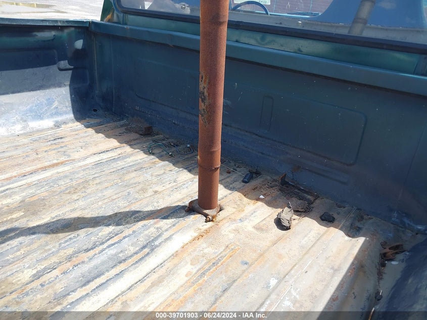 1985 Ford F250 VIN: 2FTHF2512FCB22567 Lot: 39701903