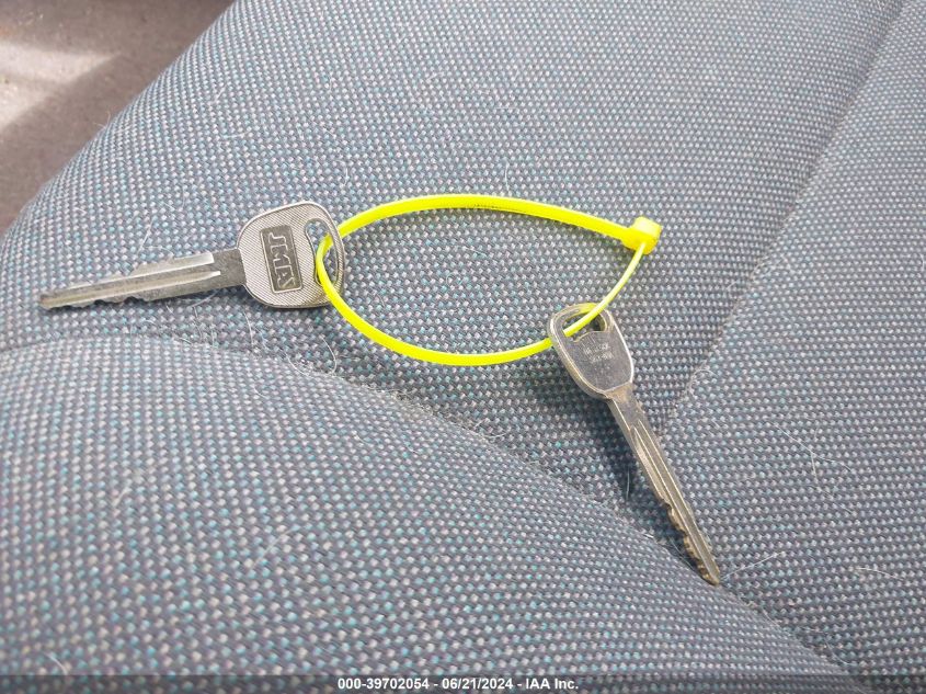 2001 Kia Sportage VIN: KNDJA723215700110 Lot: 39702054