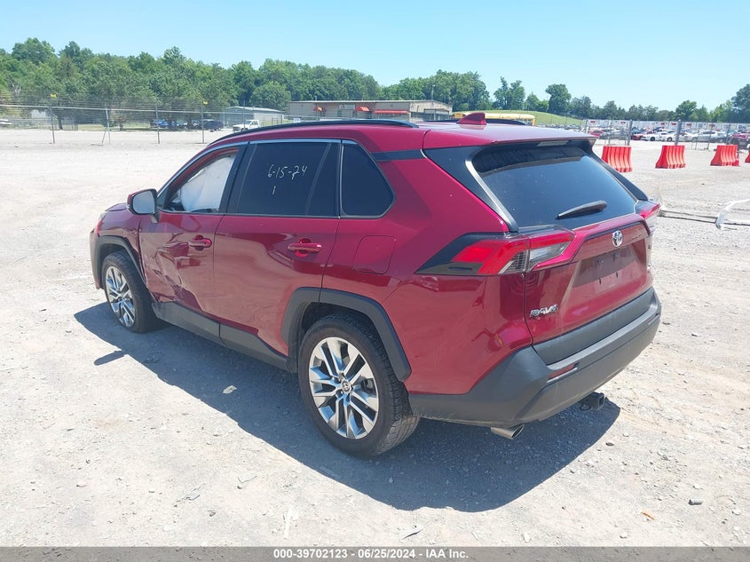 VIN 2T3C1RFV0MW145624 2021 TOYOTA RAV4 XLE PREMIUM