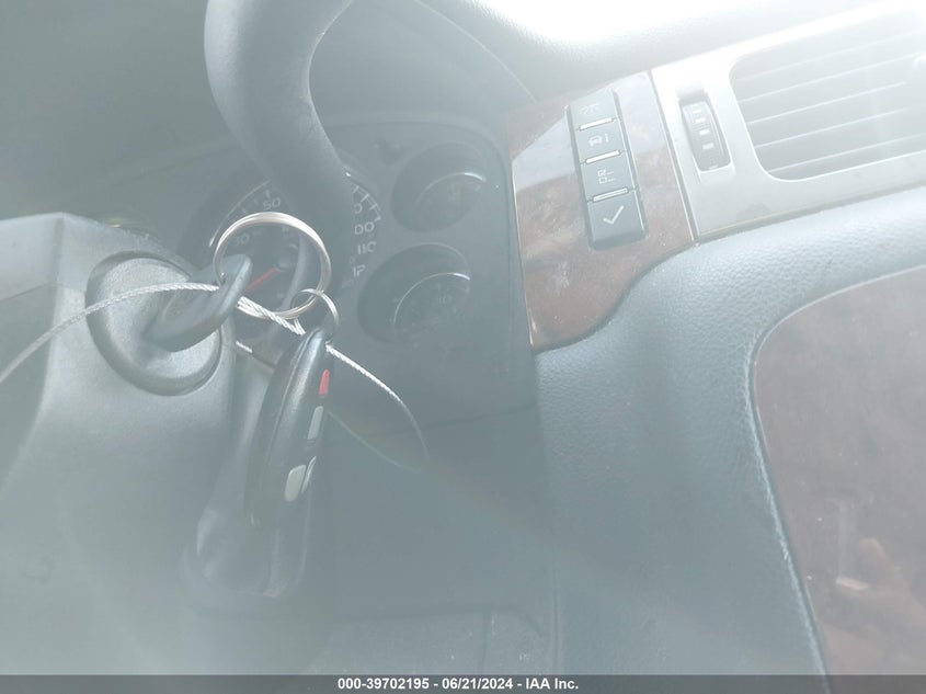 2007 Chevrolet Tahoe C1500 VIN: 1GNFC13J17R203651 Lot: 39702195