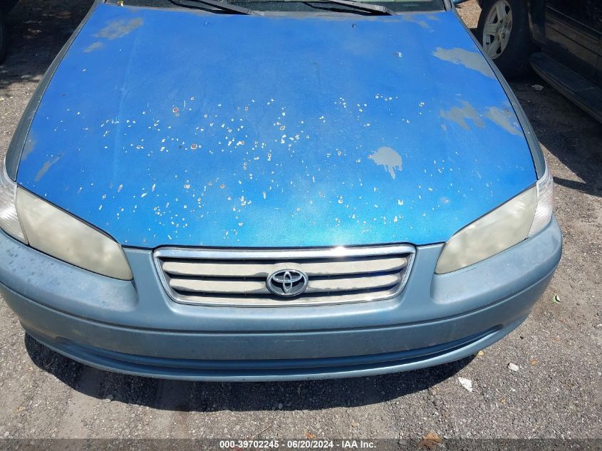 2000 Toyota Camry Le VIN: 4T1BG22K4YU978712 Lot: 39702245