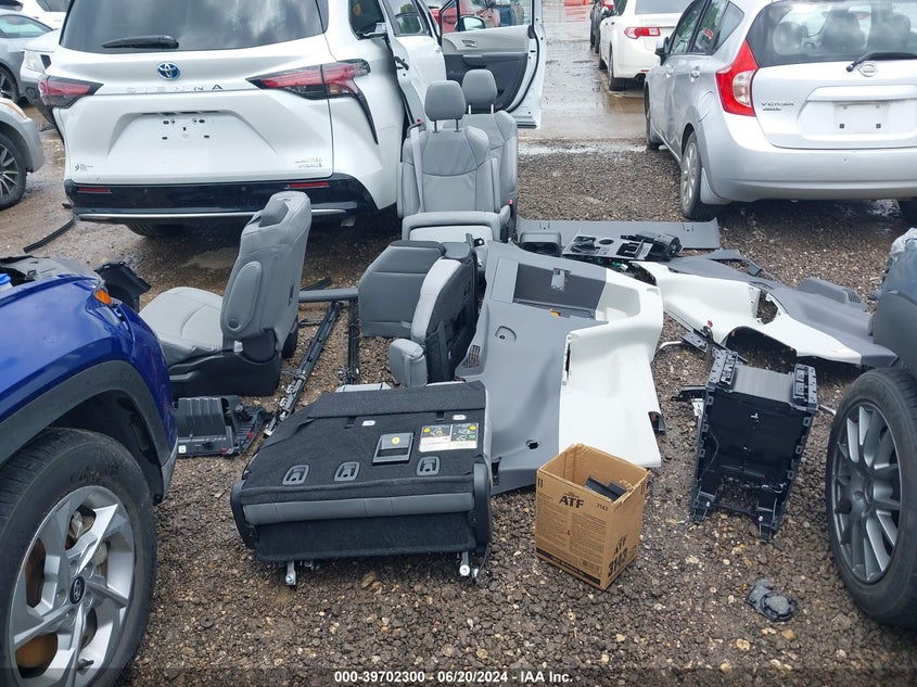 2024 TOYOTA SIENNA LIMITED/PLATINUM - 5TDZRKEC5RS189444