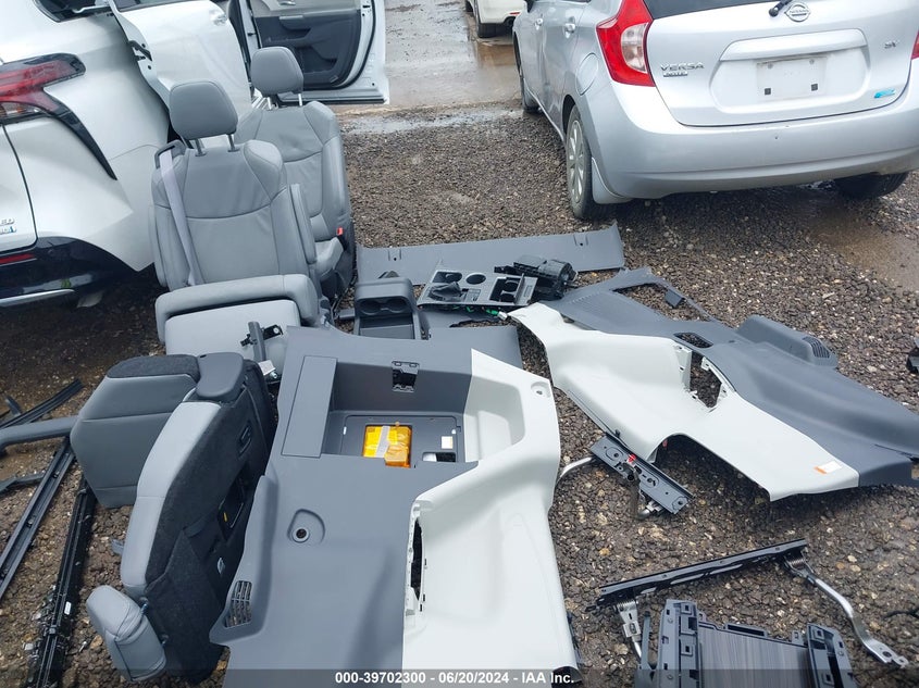 2024 TOYOTA SIENNA LIMITED/PLATINUM - 5TDZRKEC5RS189444