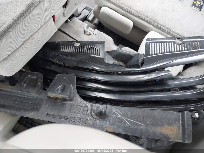 2011 Toyota Sienna Le V6 VIN: 5TDKK3DC7BS098940 Lot: 39702609