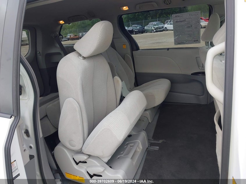 2011 Toyota Sienna Le V6 VIN: 5TDKK3DC7BS098940 Lot: 39702609