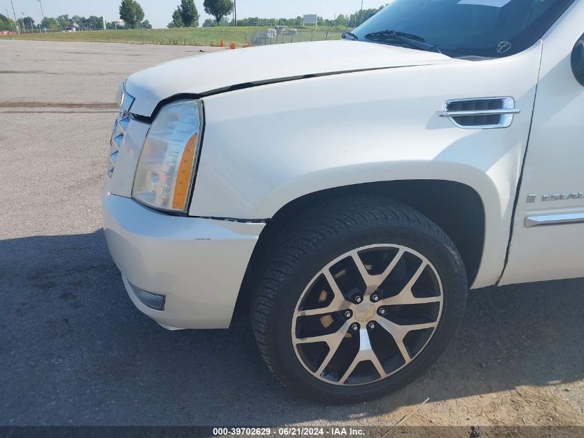 2008 Cadillac Escalade Luxury VIN: 1GYFK63818R256870 Lot: 39702629