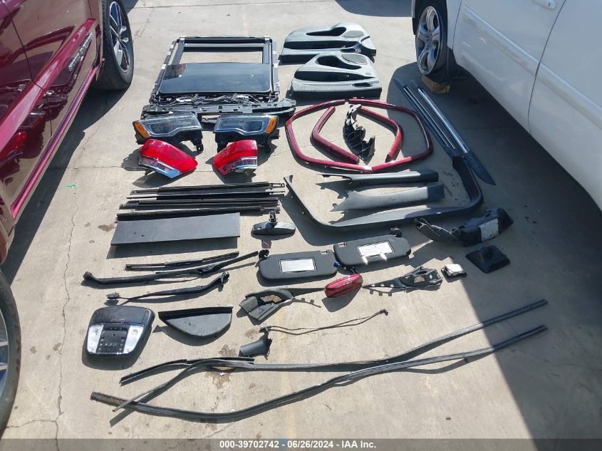 2019 Jeep Grand Cherokee Overland 4X4 VIN: 1C4RJFCG5KC834444 Lot: 39702742