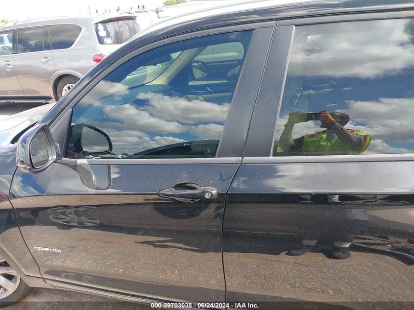 2017 BMW X3 Sdrive28I VIN: 5UXWZ7C54H0T44084 Lot: 39703038