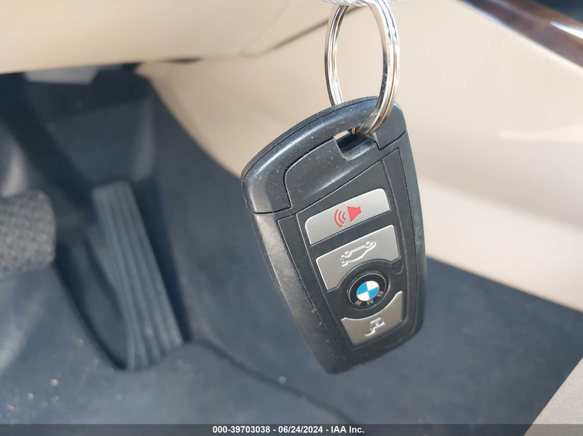 2017 BMW X3 Sdrive28I VIN: 5UXWZ7C54H0T44084 Lot: 39703038