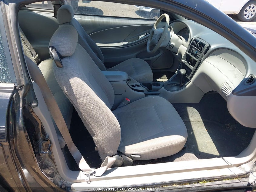 2000 Ford Mustang VIN: 1FAFP4045YF158462 Lot: 39703151