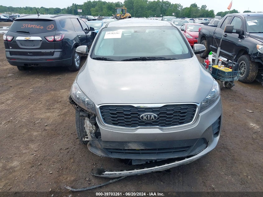 2019 Kia Sorento 2.4L L VIN: 5XYPG4A39KG528529 Lot: 39703261
