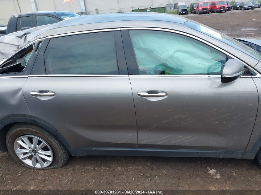 2019 Kia Sorento 2.4L L VIN: 5XYPG4A39KG528529 Lot: 39703261