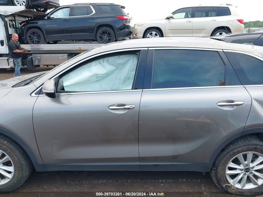 2019 Kia Sorento 2.4L L VIN: 5XYPG4A39KG528529 Lot: 39703261