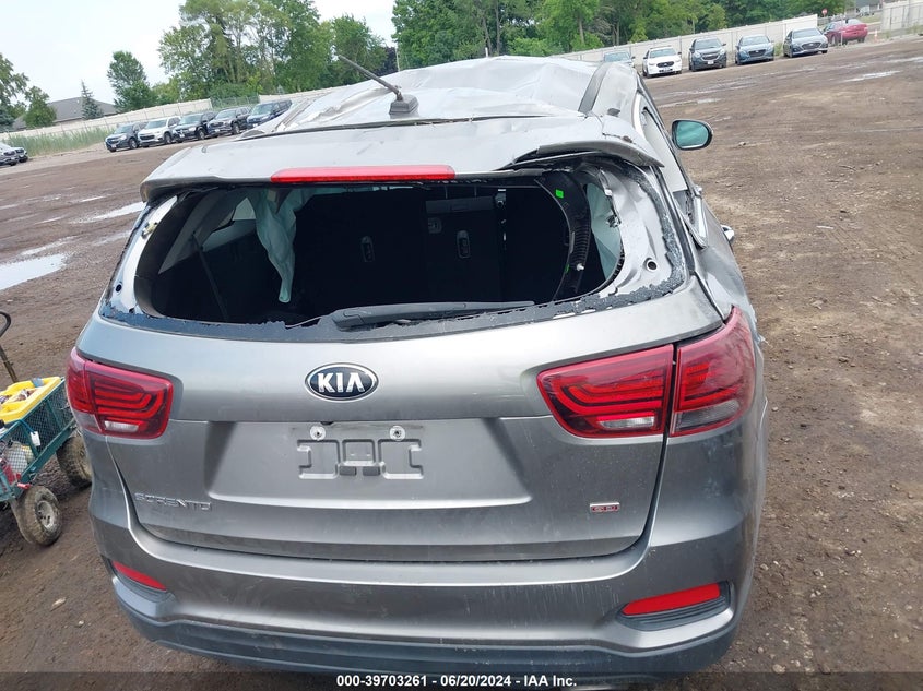 2019 Kia Sorento 2.4L L VIN: 5XYPG4A39KG528529 Lot: 39703261