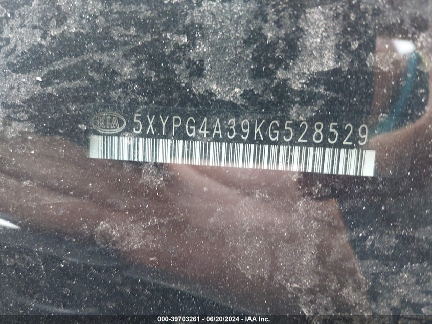 2019 Kia Sorento 2.4L L VIN: 5XYPG4A39KG528529 Lot: 39703261