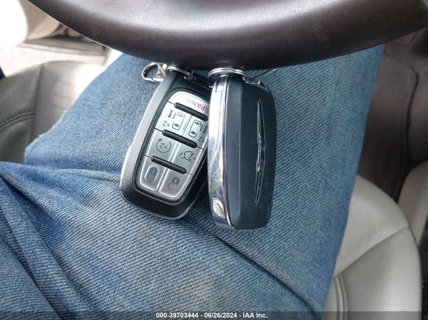 2017 Chrysler Pacifica Touring-L VIN: 2C4RC1BG6HR542686 Lot: 39703444