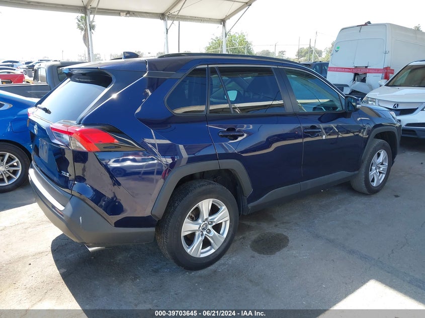 VIN 2T3W1RFV9MW121495 2021 TOYOTA RAV4 XLE