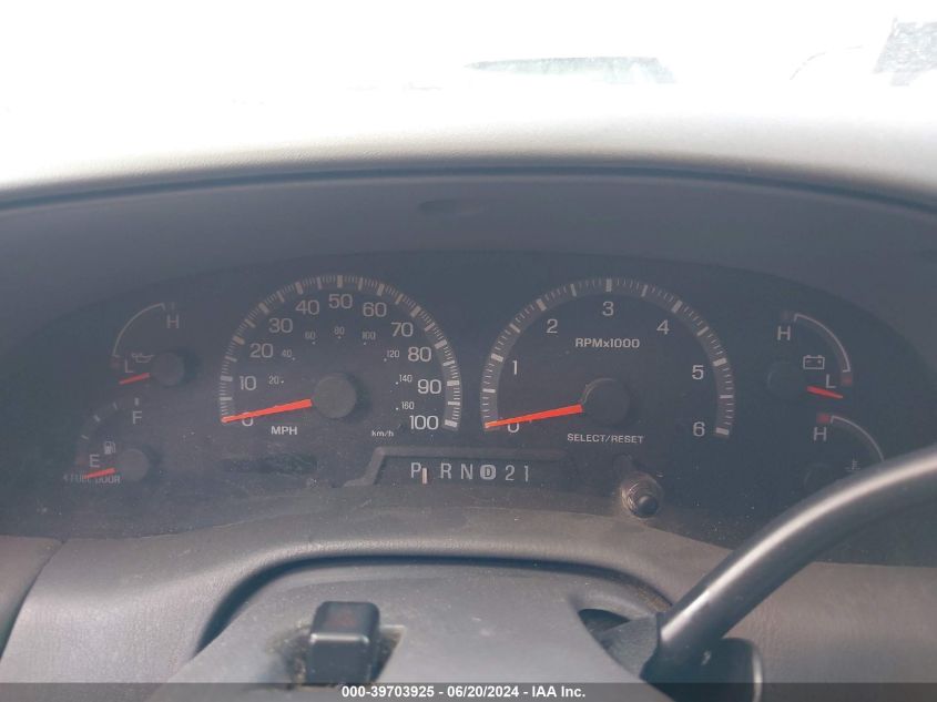 1999 Ford Expedition Eddie Bauer/Xlt VIN: 1FMRU17L5XLB84308 Lot: 39703925