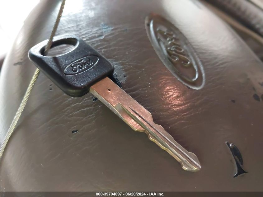 2000 Ford F-350 Lariat/Xl/Xlt VIN: 1FTSW31S2YEB55933 Lot: 39704097