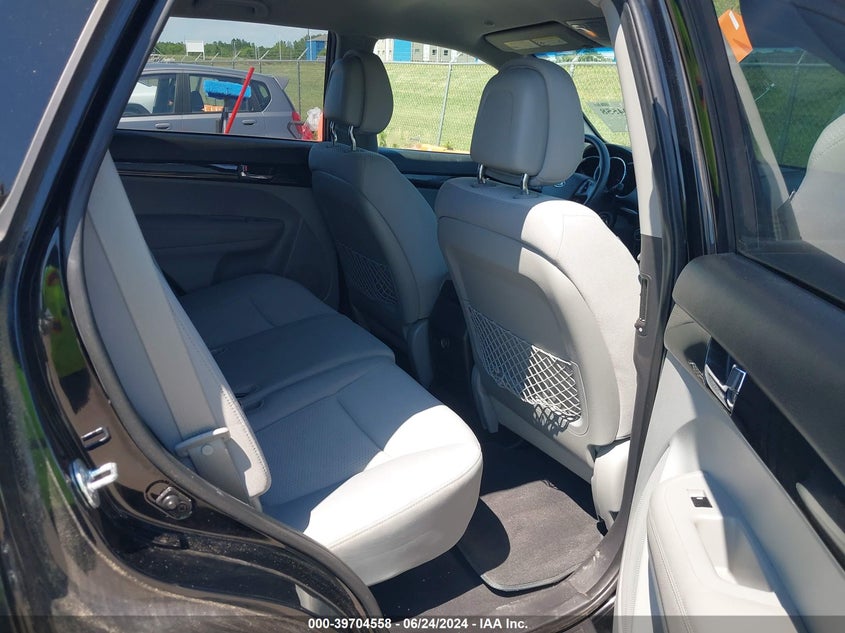 2011 Kia Sorento Lx VIN: 5XYKT3A1XBG025073 Lot: 39704558