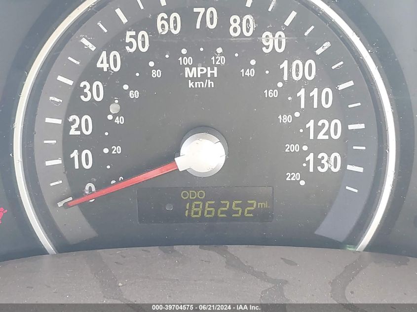 2011 Kia Sedona Lx VIN: KNDMG4C72B6388703 Lot: 39704575