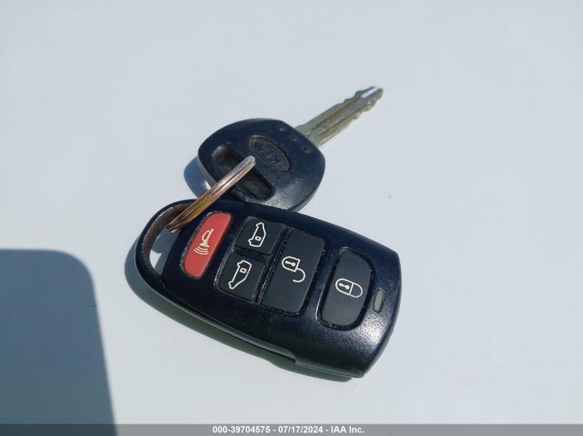 2011 Kia Sedona Lx VIN: KNDMG4C72B6388703 Lot: 39704575