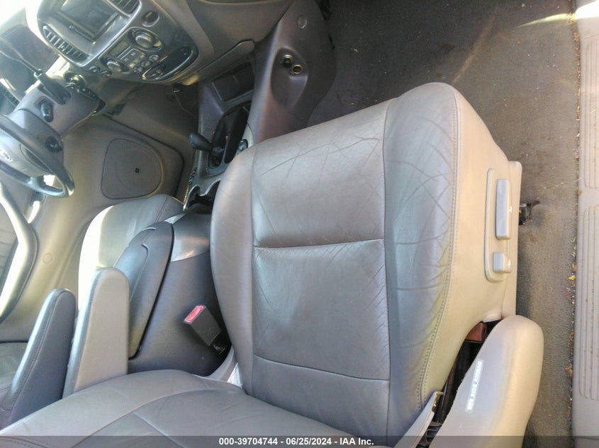 2003 Toyota Sequoia Limited VIN: 5TDBT48A53S196233 Lot: 39704744