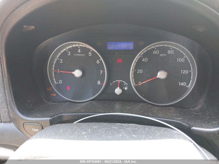 2010 Hyundai Accent Gs VIN: KMHCM3AC5AU163955 Lot: 39704861