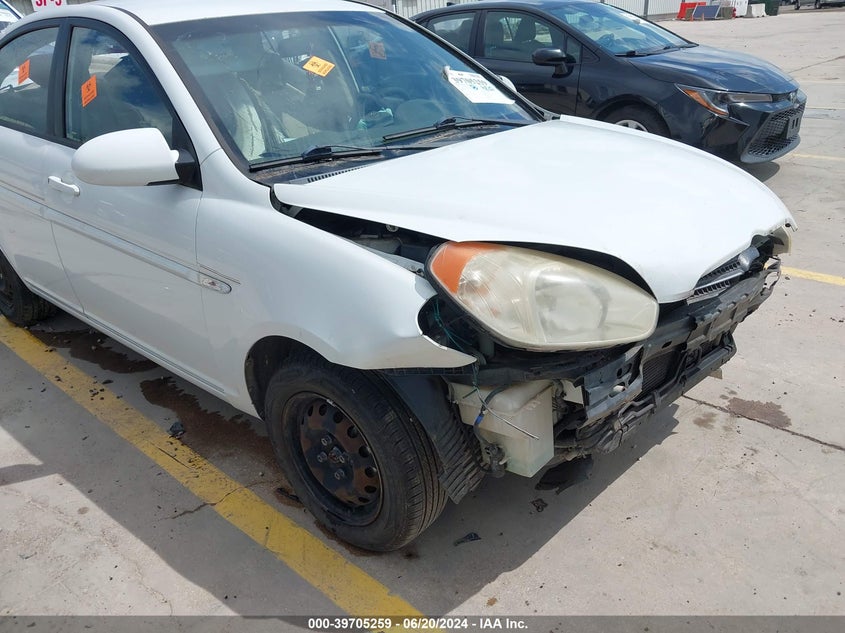 2007 Hyundai Accent Gls VIN: KMHCN46C17U138037 Lot: 39705259