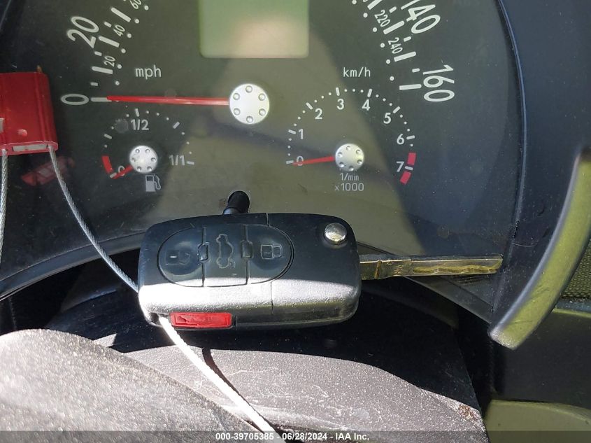 2000 Volkswagen New Beetle Gls VIN: 3VWCD21C3YM451824 Lot: 39705385