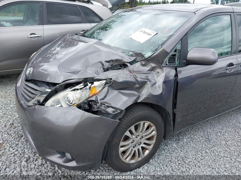 2011 Toyota Sienna Xle V6 VIN: 5TDYK3DC6BS070962 Lot: 39705389