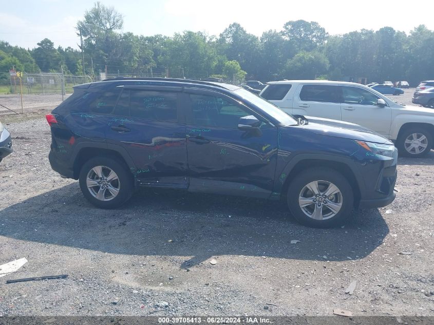 2022 Toyota Rav4 Xle/Xle Premium VIN: 2T3W1RFV3NW211629 Lot: 39705413