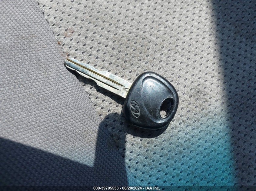 2008 Hyundai Accent Gls VIN: KMHCN46C28U221980 Lot: 39705533