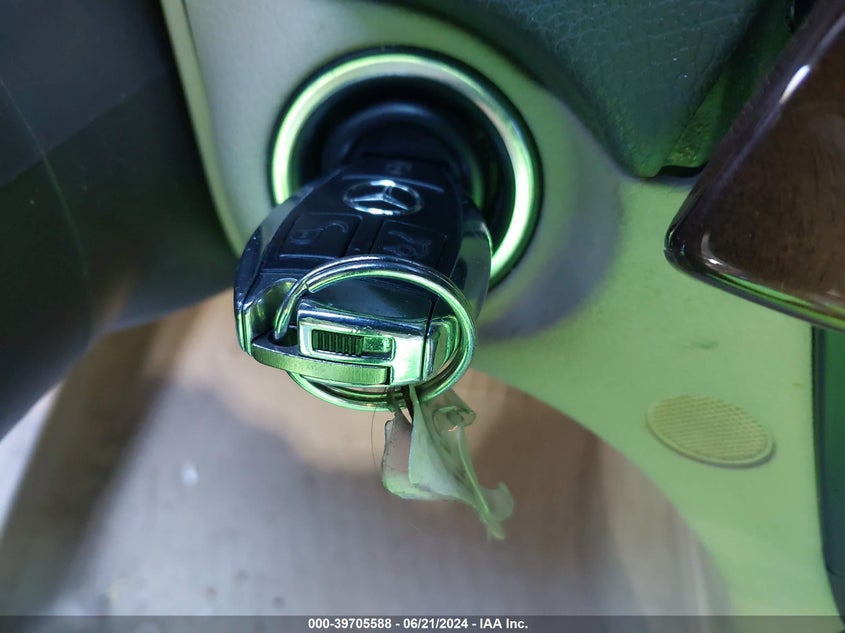 2013 MERCEDES-BENZ C 250 250 - WDDGJ4HB5DG024029