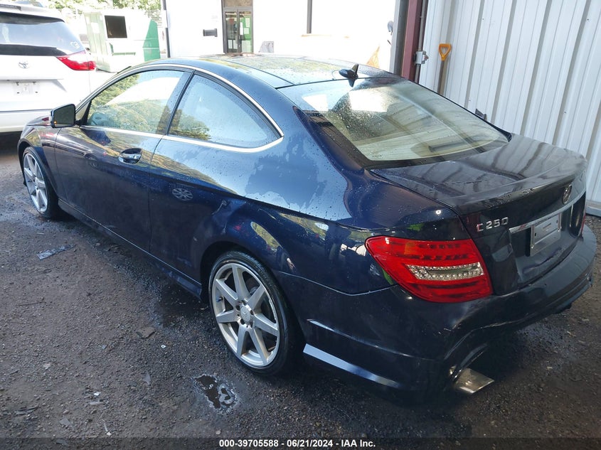2013 MERCEDES-BENZ C 250 250 - WDDGJ4HB5DG024029