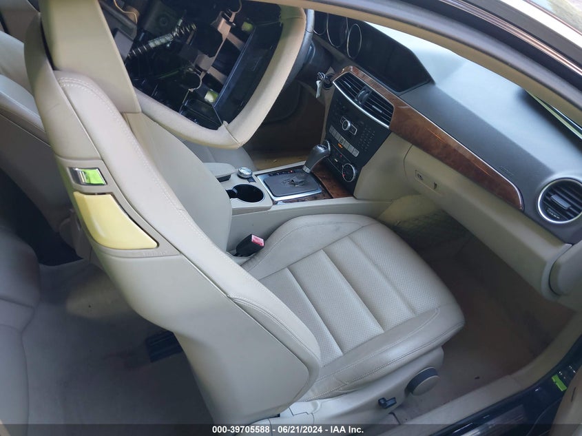 2013 MERCEDES-BENZ C 250 250 - WDDGJ4HB5DG024029