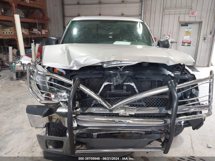 2005 Chevrolet Silverado 1500 K1500 VIN: 2GCEK13T551379746 Lot: 39705949