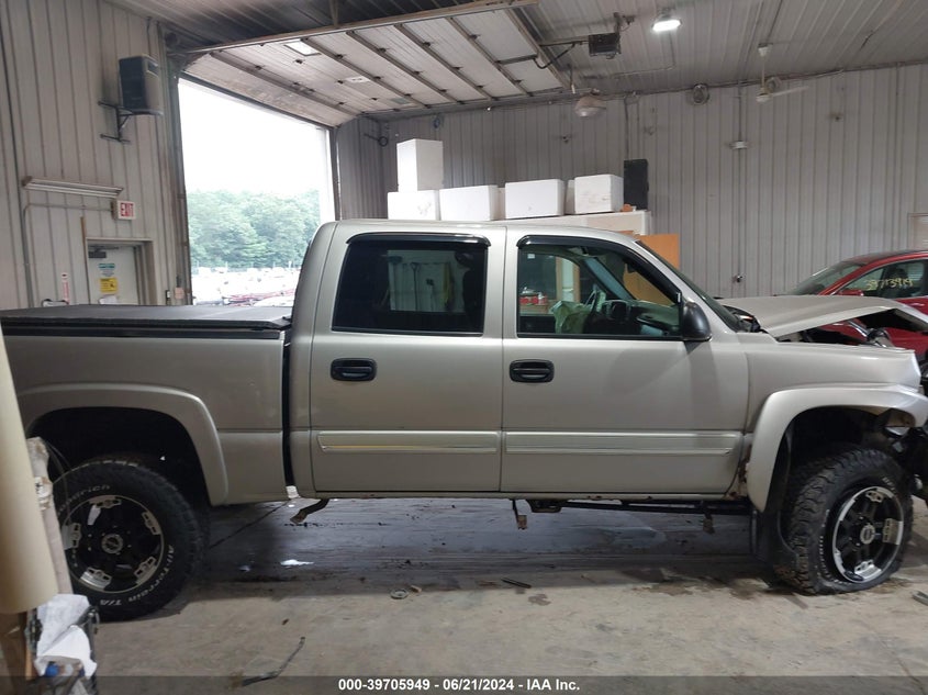 2005 Chevrolet Silverado 1500 K1500 VIN: 2GCEK13T551379746 Lot: 39705949