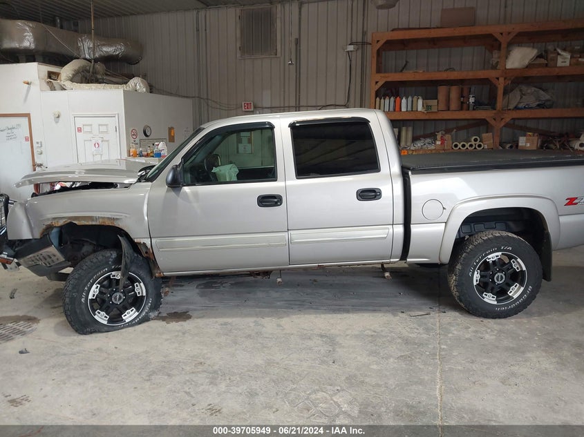 2005 Chevrolet Silverado 1500 K1500 VIN: 2GCEK13T551379746 Lot: 39705949