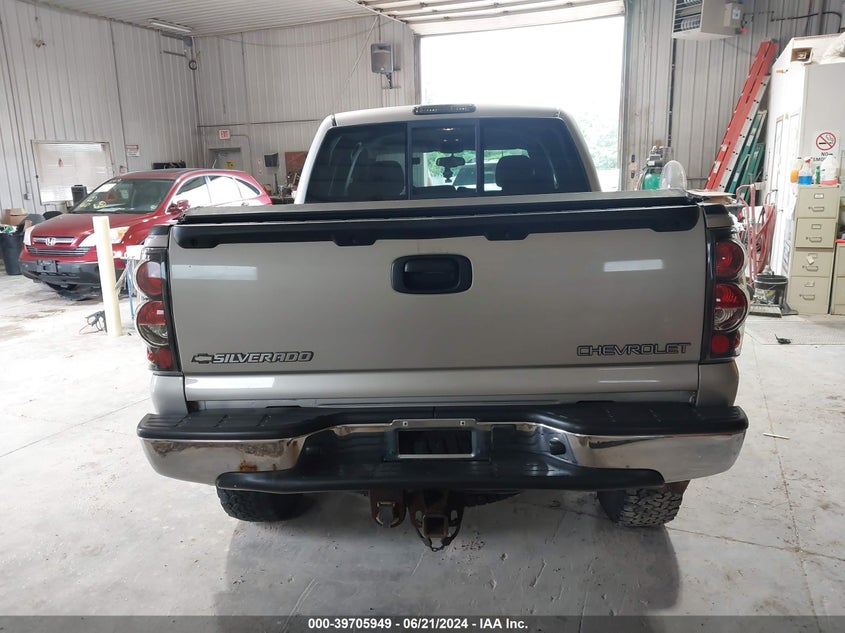 2005 Chevrolet Silverado 1500 K1500 VIN: 2GCEK13T551379746 Lot: 39705949