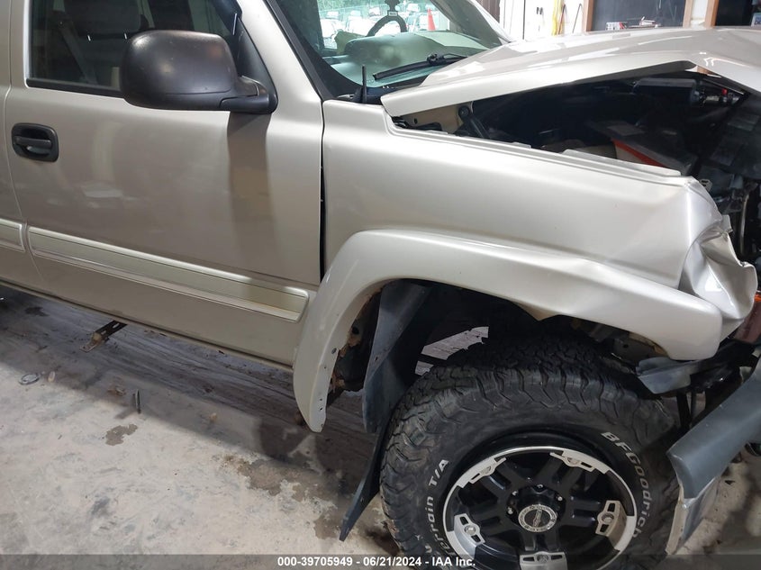 2005 Chevrolet Silverado 1500 K1500 VIN: 2GCEK13T551379746 Lot: 39705949