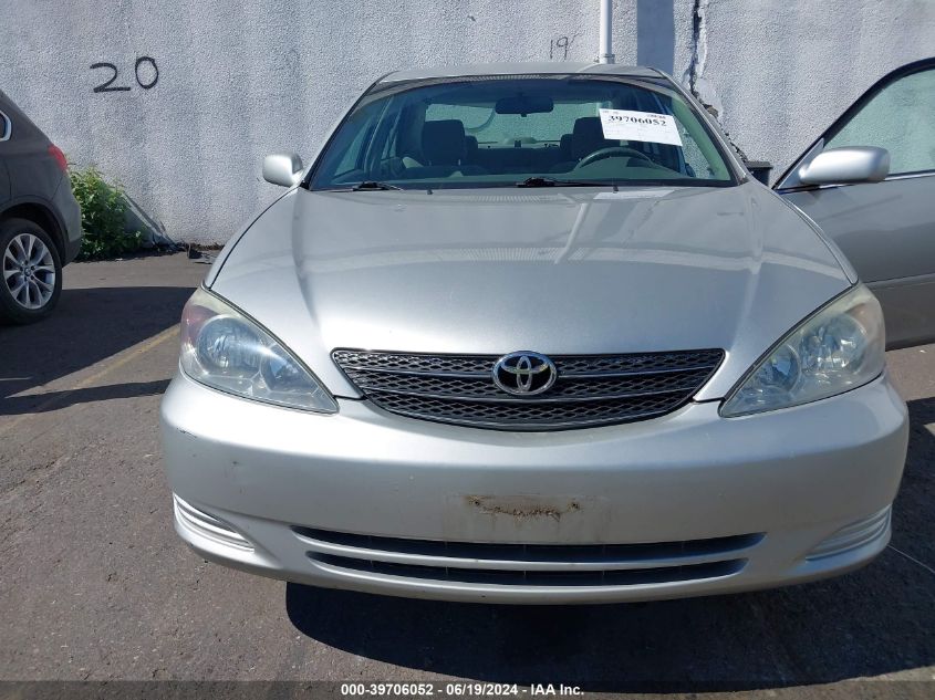 2004 Toyota Camry Le VIN: 4T1BE32K14U898581 Lot: 39706052