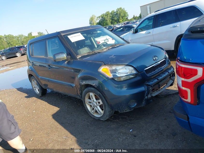 2011 Kia Soul + VIN: KNDJT2A29B7210128 Lot: 39706568