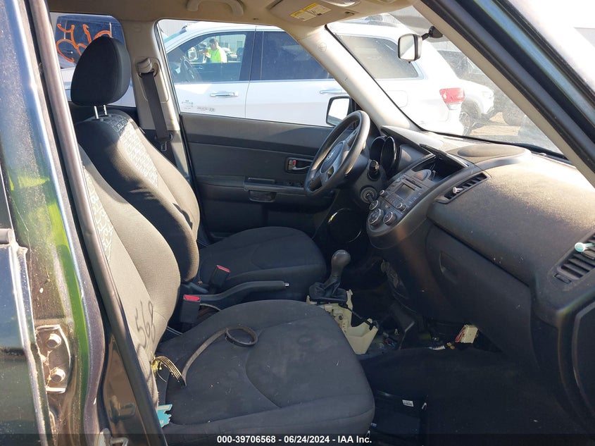 2011 Kia Soul + VIN: KNDJT2A29B7210128 Lot: 39706568