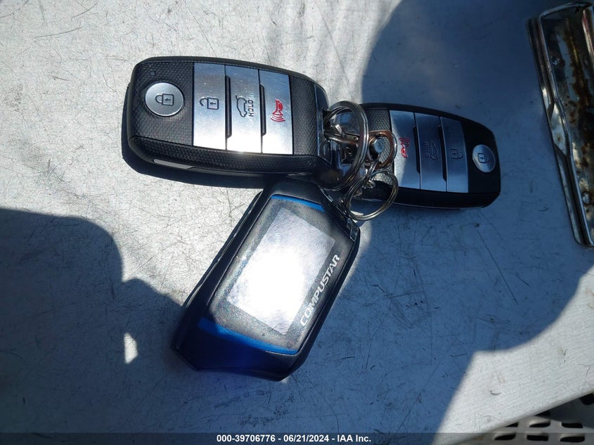 2017 Kia Sorento 3.3L Ex VIN: 5XYPHDA58HG204270 Lot: 39706776